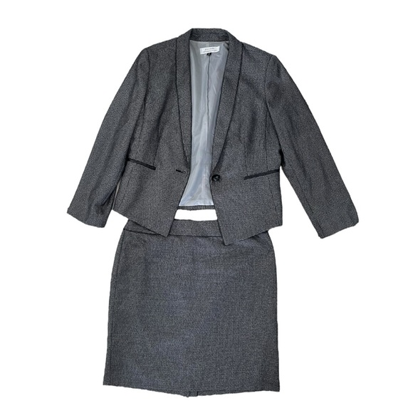 Tahari Dresses & Skirts - Tahari by Arthur Levine gray two piece skirt and jacket blazer tweed set…